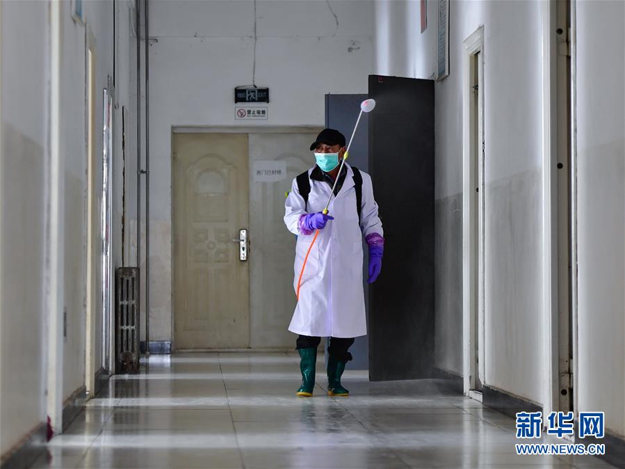 （新華全媒頭條&middot;圖文互動(dòng)）（13）春天里的瑯瑯書聲━━部分地方學(xué)校開學(xué)見聞