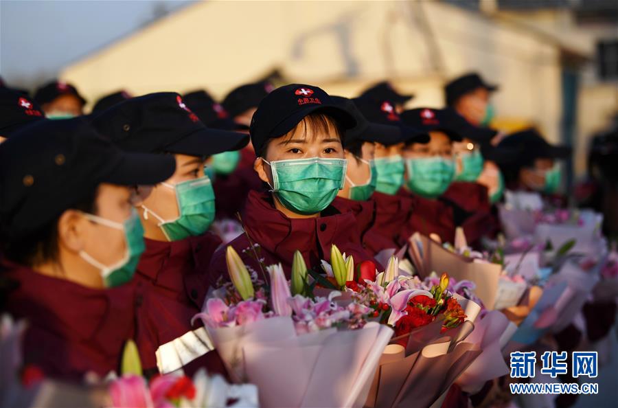 （新華全媒頭條&middot;圖文互動）（17）最美逆行者，武漢永遠(yuǎn)記得你！&mdash;&mdash;首批援鄂醫(yī)療隊(duì)返程紀(jì)實(shí)