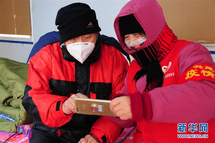 （習(xí)近平致敬的戰(zhàn)&ldquo;疫&rdquo;英雄&middot;志愿者篇&middot;圖文互動(dòng)）（9）他們，微光成炬照征程