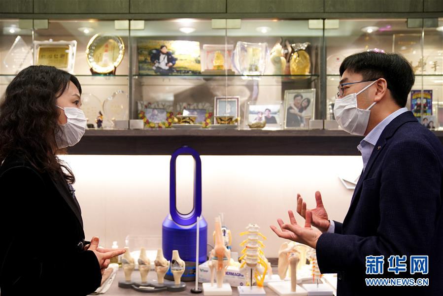 （香港故事&middot;圖文互動(dòng)）（2）從&ldquo;非典&rdquo;到新冠，一位香港醫(yī)生親歷的兩次抗疫