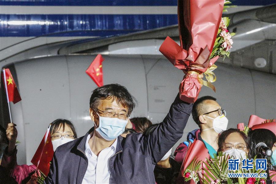 （聚焦疫情防控&middot;圖文互動(dòng)）（9）分秒必爭(zhēng)！一切為了治病救人&mdash;&mdash;中國抗疫生命至上的生動(dòng)實(shí)踐