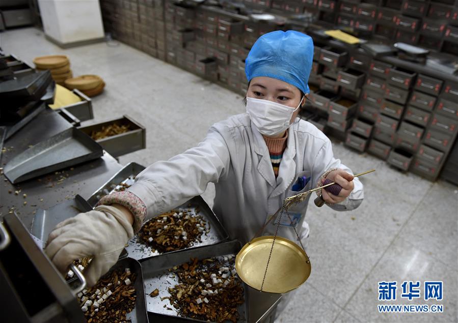 （聚焦疫情防控&middot;圖文互動(dòng)）（14）分秒必爭(zhēng)！一切為了治病救人&mdash;&mdash;中國抗疫生命至上的生動(dòng)實(shí)踐