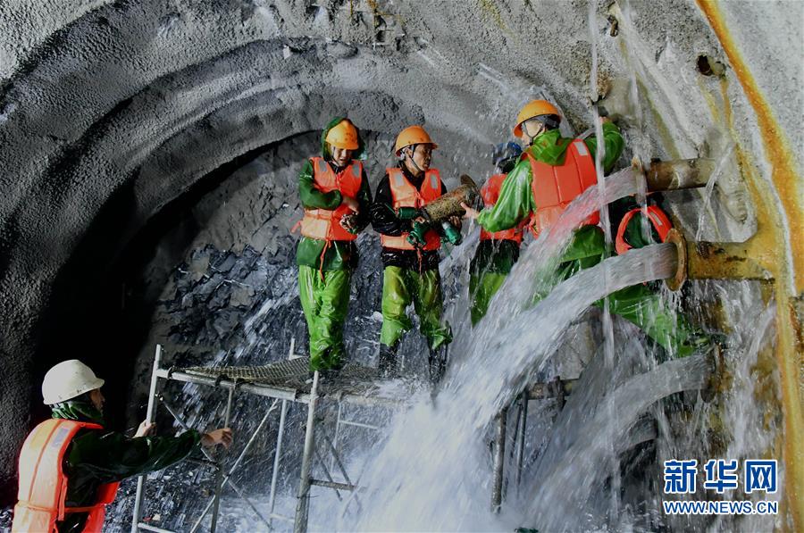 （圖文互動）（2）&ldquo;最難掘進(jìn)隧道&rdquo;大柱山隧道貫通