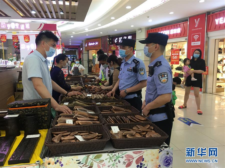 (新華全媒頭條·圖文互動)(2)戰(zhàn)斗在防疫最前沿——來自“五一”國際勞動節(jié)的致敬