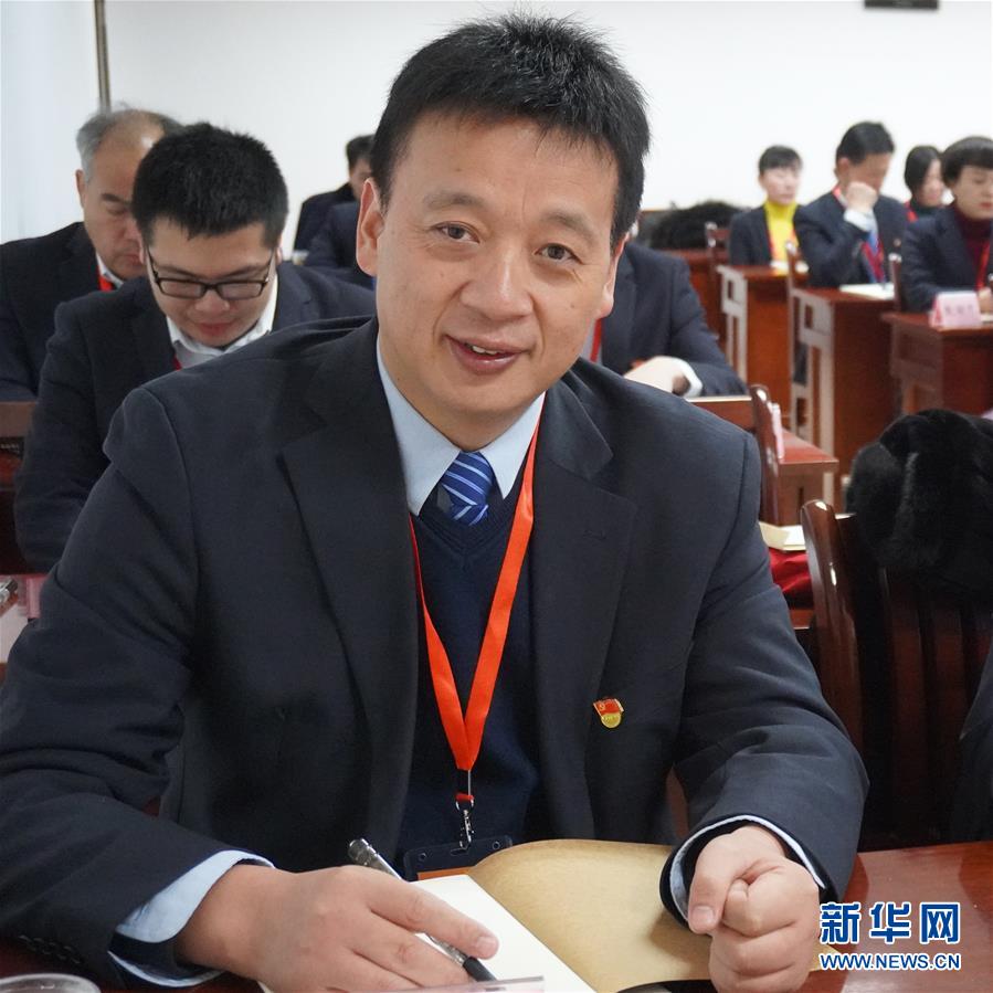 (新華全媒頭條·圖文互動(dòng))(26)風(fēng)雨無阻向前進(jìn)——寫在全國疫情防控阻擊戰(zhàn)取得重大戰(zhàn)略成果之際