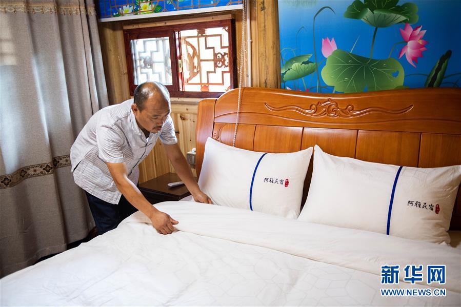 （新華全媒頭條&middot;走向我們的小康生活&middot;圖文互動(dòng)）（3）那山，那人，那苗寨&mdash;&mdash;十八洞村三代人的奮斗史