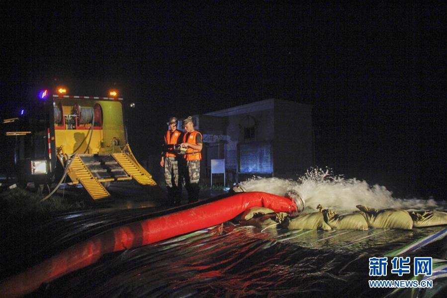 （防汛抗洪&middot;圖文互動）（3）洪水不退，子弟兵誓死不退&mdash;&mdash;解放軍和武警部隊官兵參與洪澇災害搶險救援記事