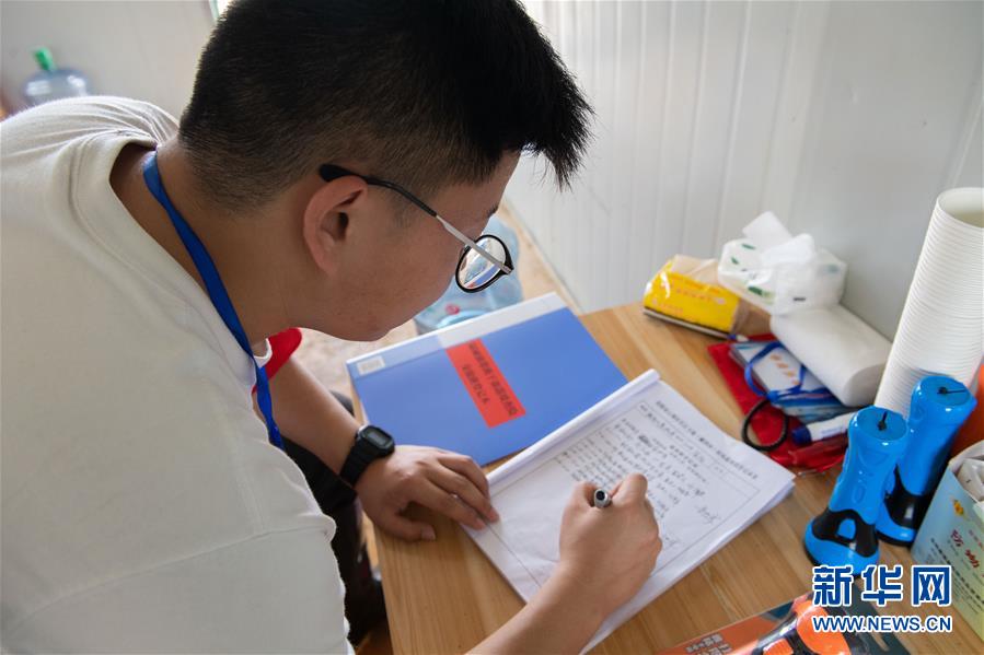 （防汛抗洪&middot;圖文互動(dòng)）（4）在大堤上成長，為人民守護(hù)&mdash;&mdash;洪水中的青年&ldquo;生力軍&rdquo;