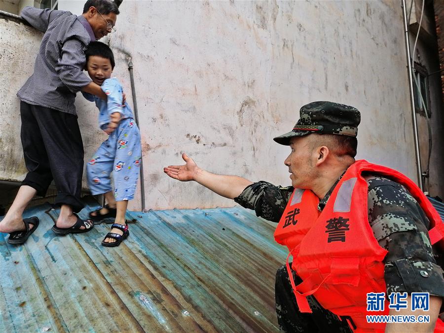 （防汛抗洪&middot;圖文互動(dòng)）（6）解放軍和武警抗洪搶險(xiǎn)部隊(duì)各級黨組織充分發(fā)揮戰(zhàn)斗堡壘作用