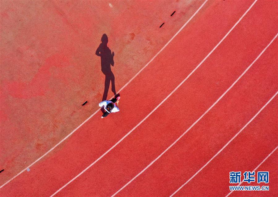 （體育&middot;圖文互動）（20）父愛如燈  伴我奔跑