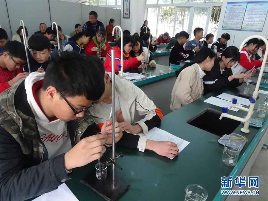 （新華全媒頭條&middot;圖文互動(dòng)）（5）&ldquo;美麗的中國夢屬于你們&rdquo;&mdash;&mdash;以習(xí)近平同志為核心的黨中央關(guān)心少年兒童工作紀(jì)實(shí)