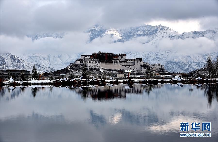 （在習(xí)近平新時(shí)代中國特色社會(huì)主義思想指引下&mdash;&mdash;新時(shí)代新作為新篇章&middot;習(xí)近平總書記關(guān)切事&middot;圖文互動(dòng)）（3）綠色映底蘊(yùn)，山水見初心&mdash;&mdash;生態(tài)優(yōu)先、綠色發(fā)展持續(xù)造福群眾美好生活