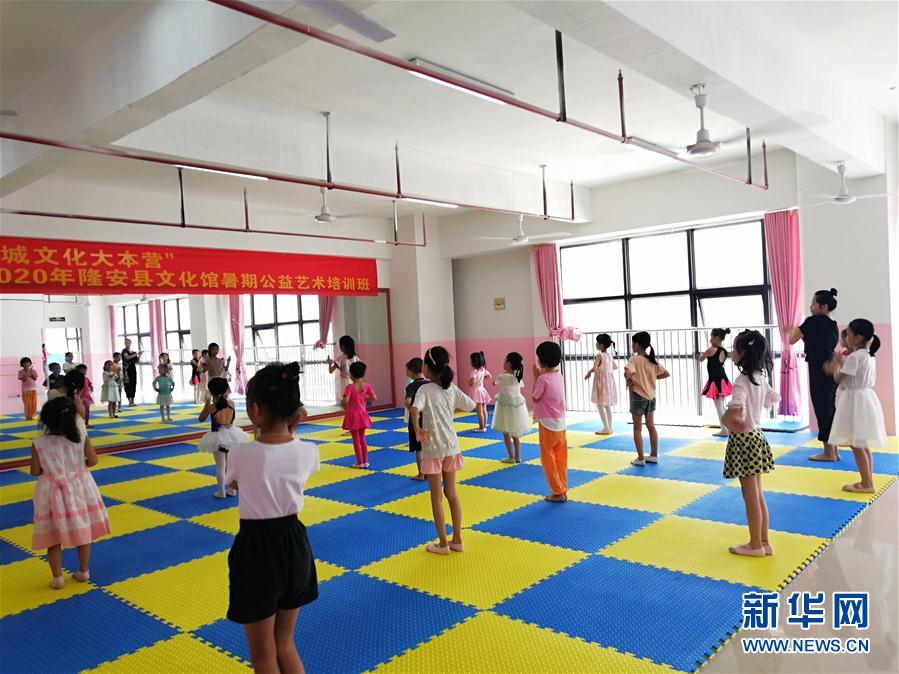 （特別的暑期生活&middot;圖文互動）（2）她們的愿望，在這個假期實現(xiàn)&mdash;&mdash;廣西隆安易地扶貧搬遷安置區(qū)暑期見聞