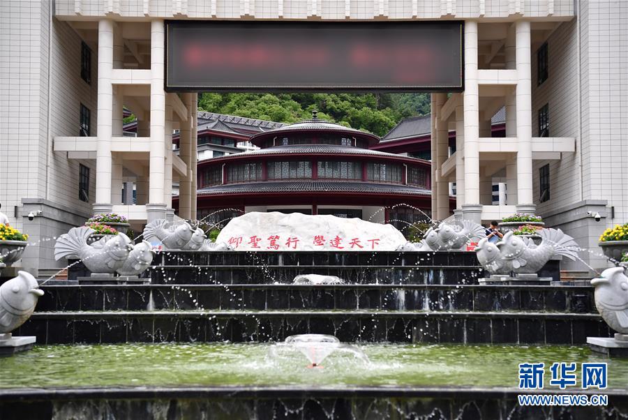 （新華視點&middot;圖文互動）（3）學校建漂亮點本無錯，為何這所&ldquo;豪華中學&rdquo;讓人困惑？