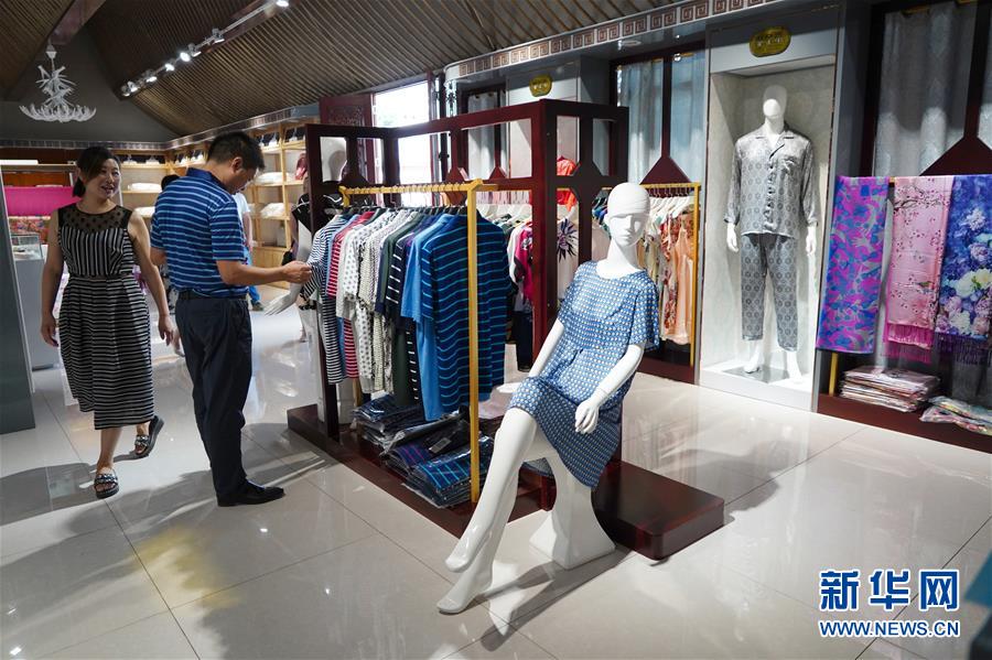 （走向我們的小康生活&middot;圖文互動(dòng)）（2）綠了青山，紅了日子&mdash;&mdash;秦巴山區(qū)群眾繪出小康&ldquo;調(diào)色板&rdquo;