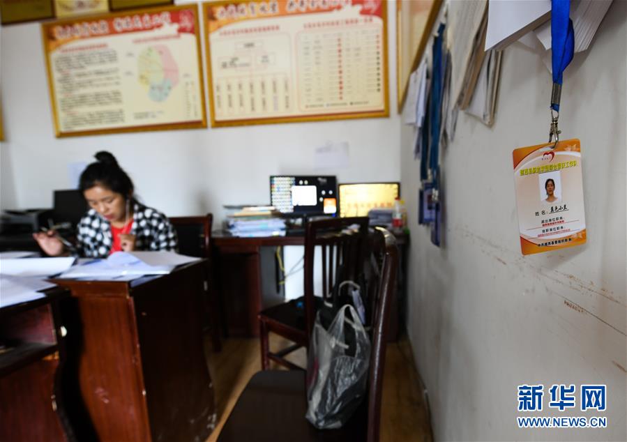 （熱點(diǎn)鮮報(bào)&middot;圖文互動(dòng)）（4）為了大涼山的下一代，她奔赴在助學(xué)路上