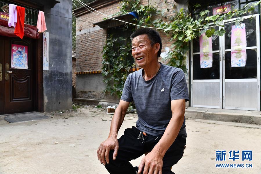 (決戰(zhàn)決勝脫貧攻堅·圖文互動)(5)“灘里人”陳百藏的“蓋房”記