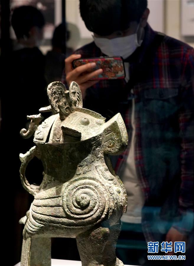 (文化視點(diǎn)·聽文物講故事·圖文互動)(1)國寶婦好鸮尊:三千年前的“私人定制”