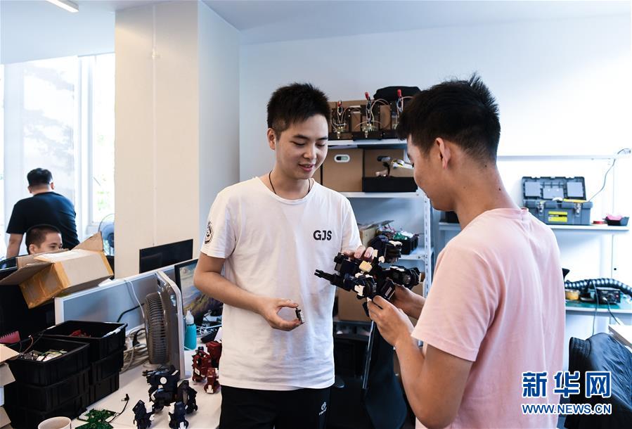 （在習近平新時代中國特色社會主義思想指引下&mdash;&mdash;新時代新作為新篇章&middot;習近平總書記關切事&middot;圖文互動）（8）我家大門常打開&mdash;&mdash;經(jīng)濟特區(qū)全方位對外開放故事