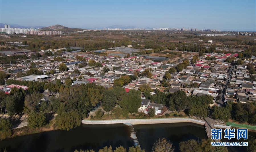 (全面建成小康社會(huì)“百城千縣萬村調(diào)研行”·圖文互動(dòng))(1)北戴河村:藝術(shù)院落“點(diǎn)亮”鄉(xiāng)村致富路