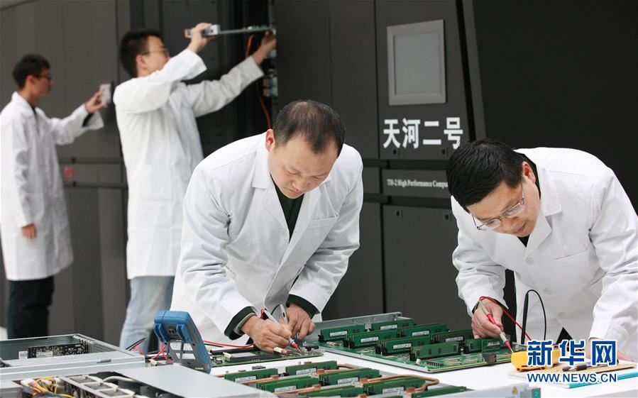 （在習近平強軍思想指引下&middot;我們在戰(zhàn)位報告&middot;圖文互動）（2）向著未來戰(zhàn)場沖鋒&mdash;&mdash;國防科技大學科研創(chuàng)新記事