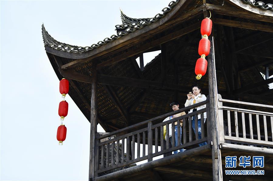 （新華全媒頭條&middot;圖文互動）（20）從人民中汲取磅礴力量&mdash;&mdash;習近平總書記同出席2020年全國兩會人大代表、政協(xié)委員共商國是紀實