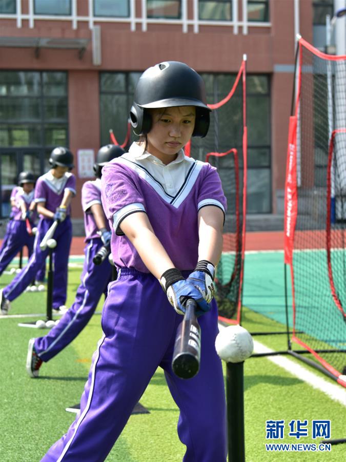 （體育&middot;圖文互動(dòng)）（3）（在習(xí)近平新時(shí)代中國(guó)特色社會(huì)主義思想指引下&mdash;&mdash;新時(shí)代新作為新篇章&middot;總書記關(guān)心的百姓身邊事）奔跑吧，少年！&mdash;&mdash;體育讓孩子們插上強(qiáng)壯的翅膀（配本社同題文字稿）