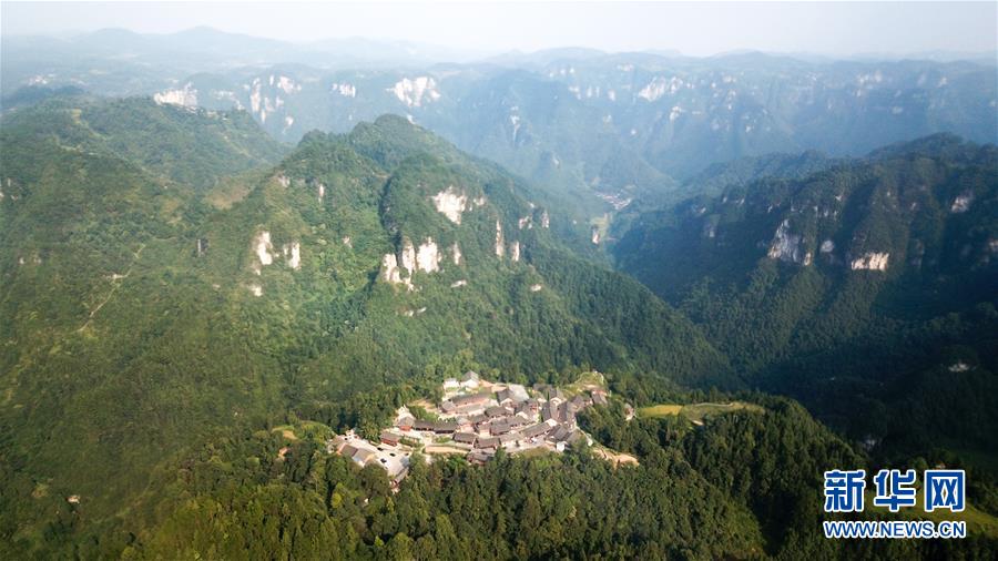 (在習(xí)近平新時代中國特色社會主義思想指引下——新時代新作為新篇章·總書記關(guān)切脫貧事·圖文互動)(1)精準扶貧:提速脫貧奔小康