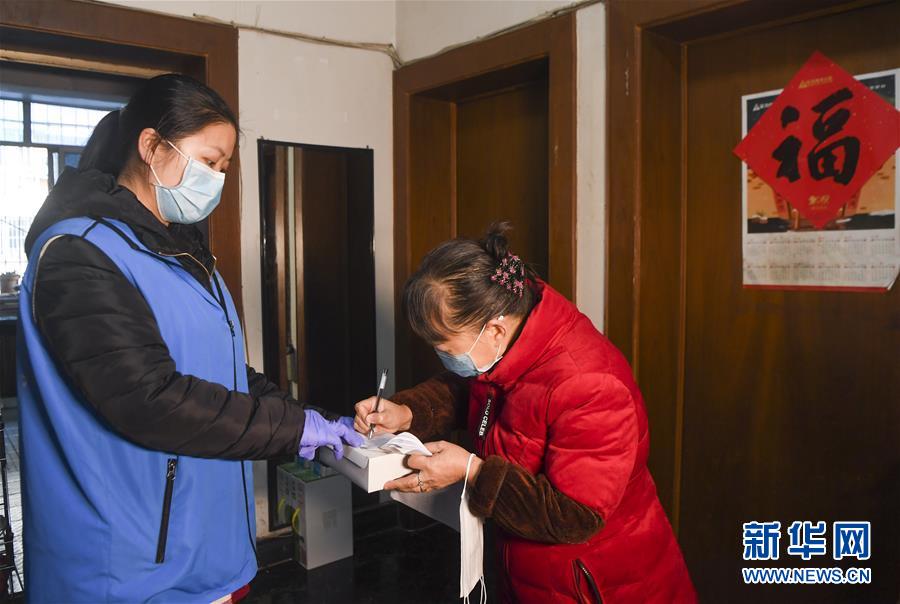 （習(xí)近平致敬的戰(zhàn)&ldquo;疫&rdquo;英雄&middot;社區(qū)工作者篇&middot;圖文互動）（2）他們，堅(jiān)守一線戰(zhàn)風(fēng)雨