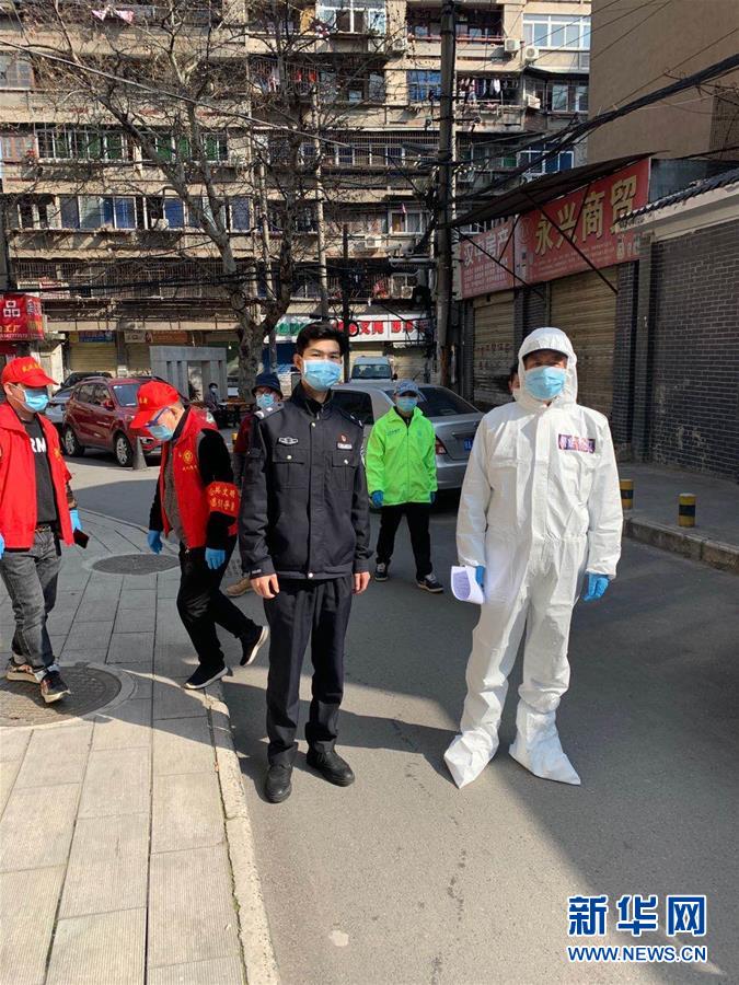 （習(xí)近平致敬的戰(zhàn)&ldquo;疫&rdquo;英雄&middot;公安干警篇&middot;圖文互動(dòng)）（6）他們，抗疫一線鑄警魂