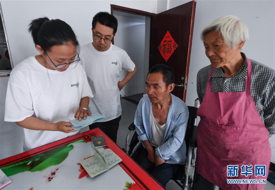 （新華全媒頭條&middot;總書記推動(dòng)的改革身邊事&middot;行政體制改革篇&middot;圖文互動(dòng)）（2）特寫：追問(wèn)&ldquo;一件事&rdquo;