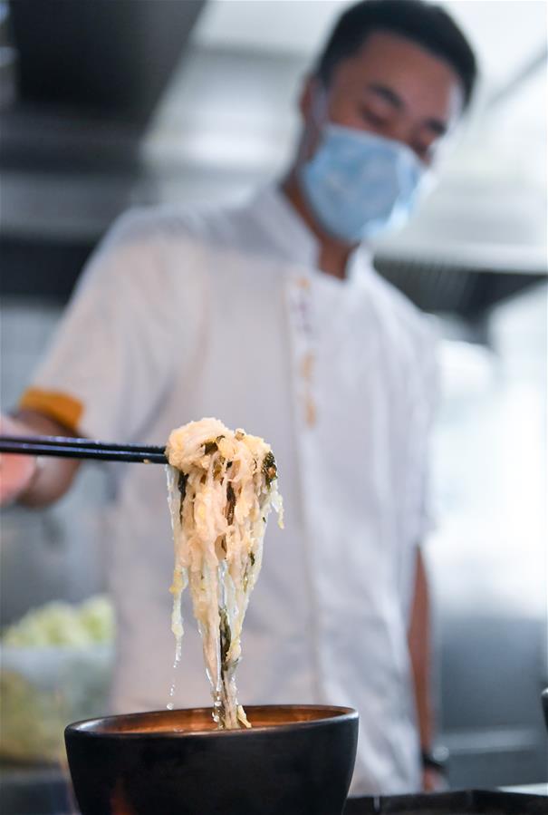 （在習(xí)近平新時代中國特色社會主義思想指引下&mdash;&mdash;新時代新作為新篇章&middot;習(xí)近平總書記關(guān)切事&middot;圖文互動）（1）讓&ldquo;舌尖上的節(jié)約&rdquo;成為習(xí)慣&mdash;&mdash;全社會營造浪費可恥、節(jié)約為榮的氛圍掃描