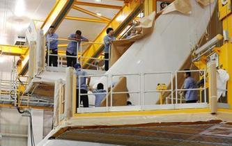 國慶假日里的C919&ldquo;美容師&rdquo;