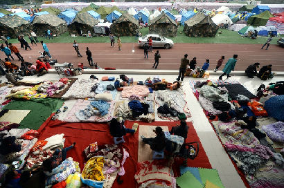 攜手面對暫時的困難&mdash;雅安地震部分災(zāi)民安置點(diǎn)實(shí)況