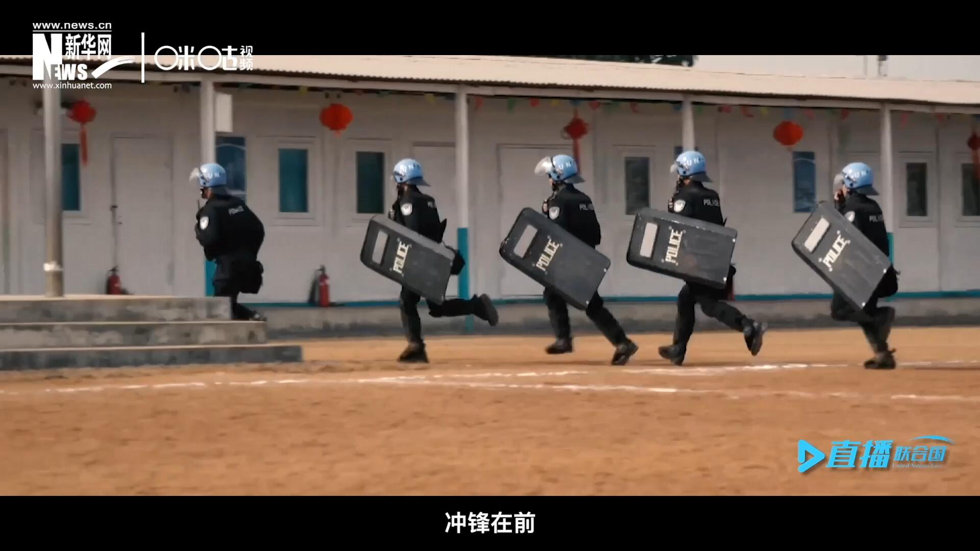 有這樣一支隊(duì)伍，他們不畏艱險(xiǎn)，沖鋒在前，頭戴藍(lán)盔，為和平而戰(zhàn)，他們的名字叫做聯(lián)合國維和部隊(duì)。