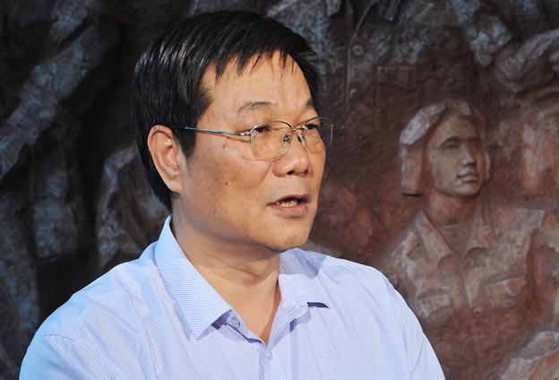 我們把黨的政治優(yōu)勢和現(xiàn)代企業(yè)制度優(yōu)勢結合起來，建立完善決策、執(zhí)行、監(jiān)督三個體系。