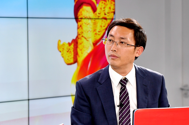 繼往是為了開來，那么開什么來？我們的未來是什么？我們現(xiàn)在站在什么歷史方位上？往哪里去走？