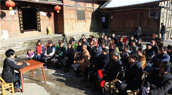 既要做好精準脫貧，也要全力推動鄉(xiāng)村振興