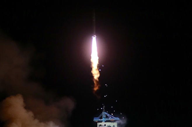 4月6日，搭載實(shí)踐十號(hào)衛(wèi)星的長征二號(hào)丁運(yùn)載火箭升空。