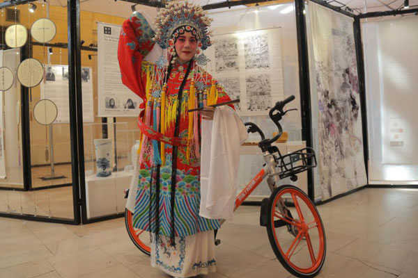 摩拜&ldquo;厲害了我的國&rdquo;定制車亮相紐約