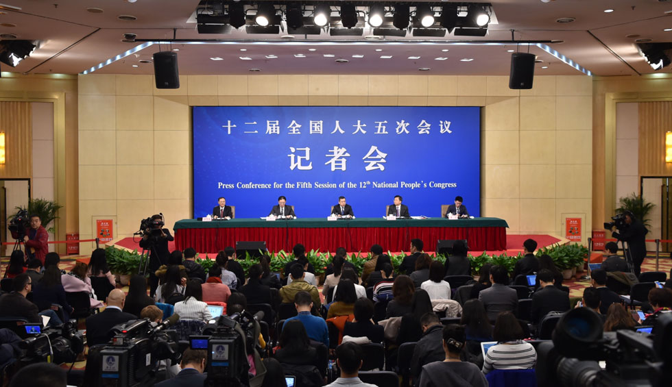 回放:三位全國(guó)人大相關(guān)負(fù)責(zé)人就“民法總則草案”答問(wèn)