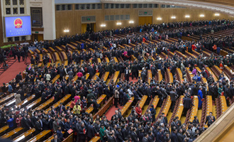 閉幕會結(jié)束后，代表離開會場