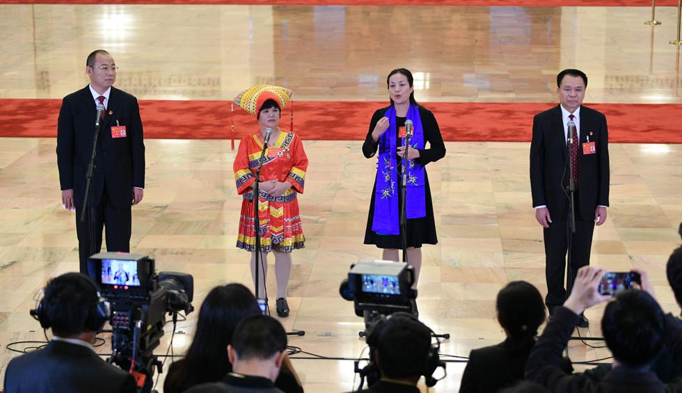 蔡松濤、杜麗群、楊小玲、賈立群接受采訪