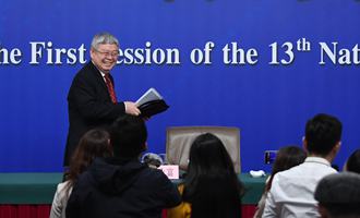 記者會(huì)后，劉永富準(zhǔn)備離開