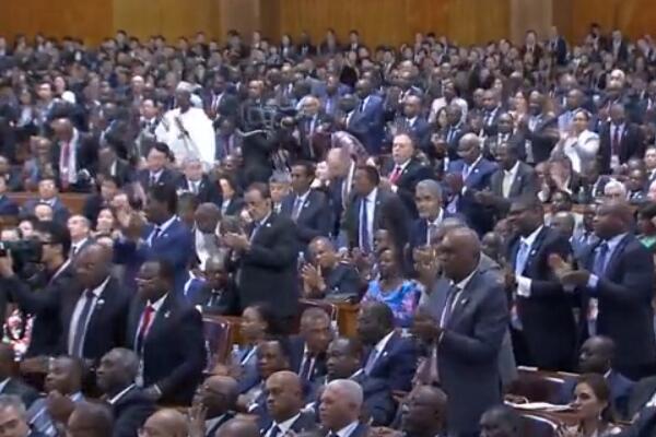 辛識平：掌聲，激蕩聚同心