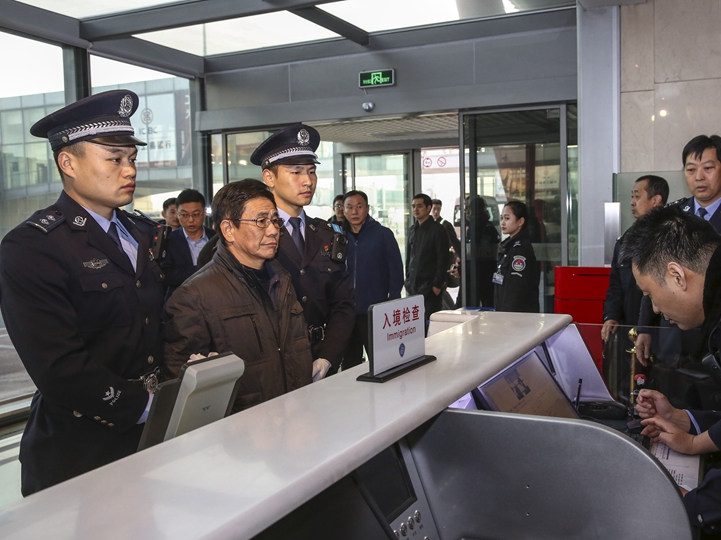 新華社評(píng)論員：狠剎&ldquo;四風(fēng)&rdquo;，嚴(yán)懲腐敗