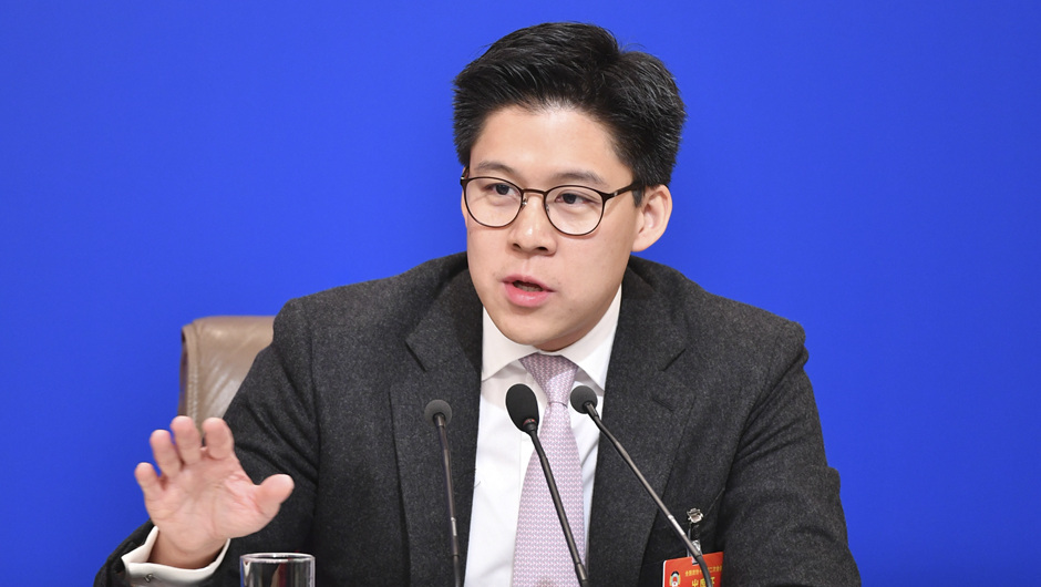 全國政協(xié)委員、中國香港體育協(xié)會(huì)暨奧林匹克委員會(huì)副會(huì)長、霍英東集團(tuán)副總裁 霍啟剛