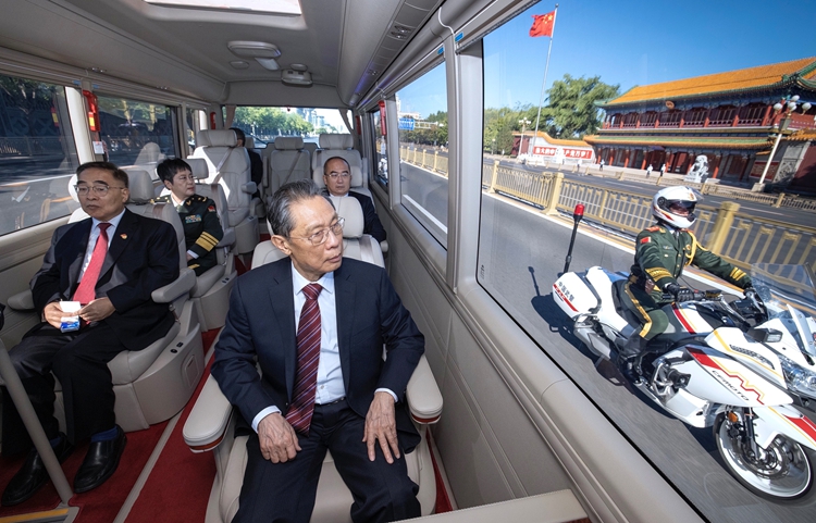 學(xué)習(xí)快評(píng)丨以國(guó)之名向最美天使致敬！