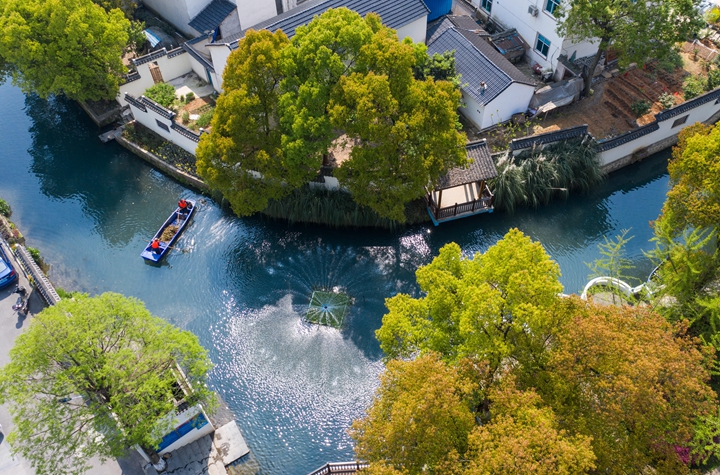 新華社評(píng)論員:堅(jiān)持"五個(gè)根本"，頂風(fēng)破浪前行