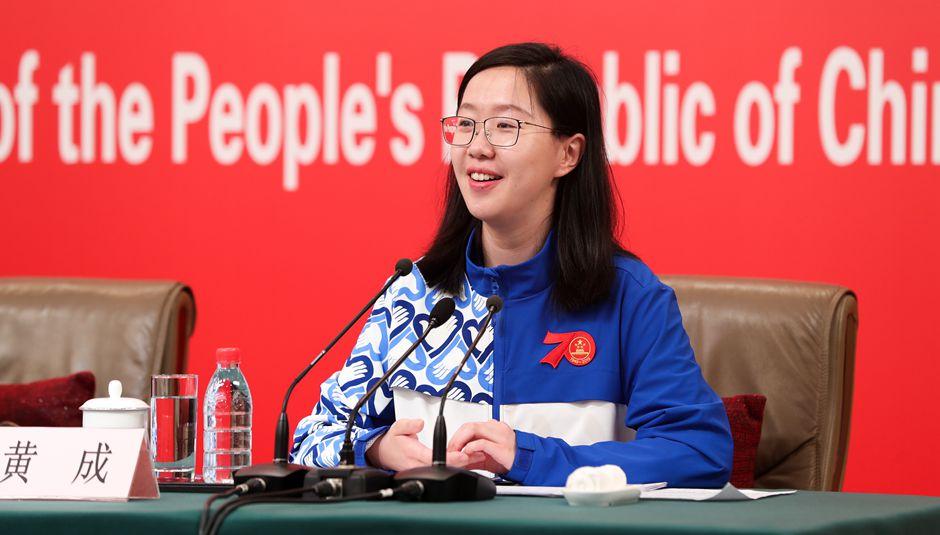 志愿者代表、清華大學(xué)經(jīng)濟(jì)管理學(xué)院四年級博士生黃成介紹相關(guān)情況